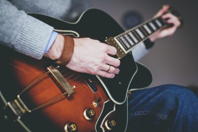 ギタリストの手